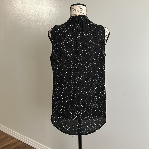 🚨Suzy Shier - Black heart printed sleeveless blouse - Picture 3 of 4